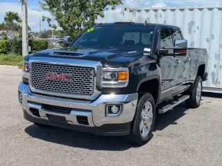GMC Sierra 2500HD 2017 4x4 SLT 4dr Double Cab LB