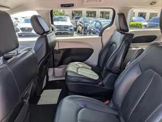Chrysler Pacifica Plug-In Hybrid 2024 Select 4dr Mini-Van