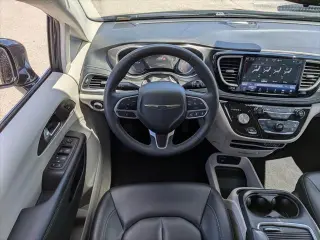 Chrysler Pacifica Plug-In Hybrid 2024 Select 4dr Mini-Van