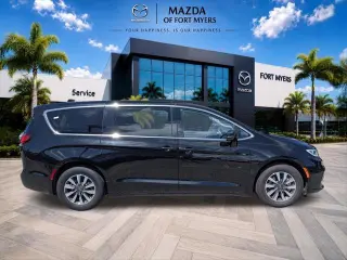 Chrysler Pacifica Plug-In Hybrid 2024 Select 4dr Mini-Van