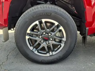 Toyota Tacoma 2024 4x4 TRD Sport 4p Puertas Doble Cabina 5.0 ft SB 8A