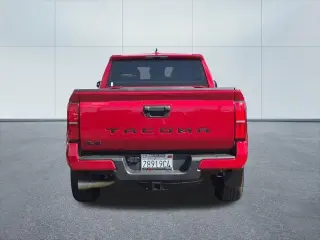 Toyota Tacoma 2024 4x4 TRD Sport 4p Puertas Doble Cabina 5.0 ft SB 8A