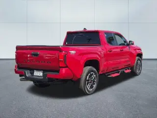 Toyota Tacoma 2024 4x4 TRD Sport 4p Puertas Doble Cabina 5.0 ft SB 8A