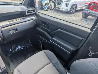 Toyota Tacoma 2024 4x4 SR5 4dr Cab doble 5.0 ft SB