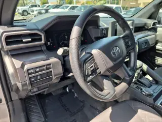 Toyota Tacoma 2025 4x4 SR5 4dr Double Cab 5.0 ft SB