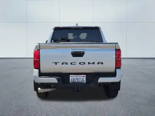 Toyota Tacoma 2025 4x4 SR5 4dr Double Cab 5.0 ft SB
