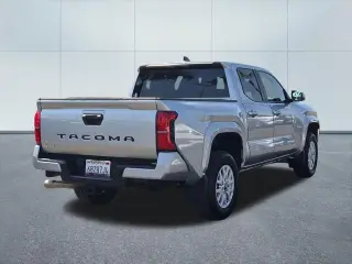 Toyota Tacoma 2025 4x4 SR5 4dr Double Cab 5.0 ft SB