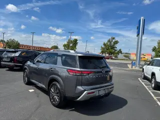 Nissan Pathfinder 2023 AWD SL 4dr SUV
