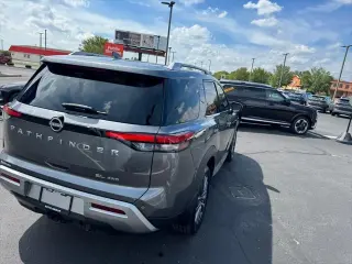 Nissan Pathfinder 2023 AWD SL 4dr SUV