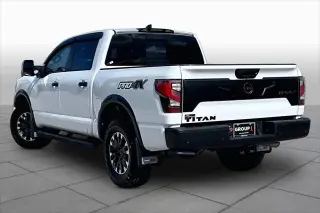 Nissan Titan 2024 4x4 PRO-4X 4p Cab Camioneta de tripulación 5.6 ft. BA