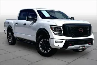 Nissan Titan 2024 4x4 PRO-4X 4p Cab Camioneta de tripulación 5.6 ft. BA