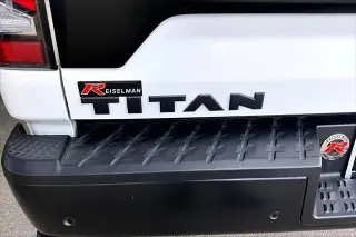 Nissan Titan 2024 4x4 PRO-4X 4p Cab Camioneta de tripulación 5.6 ft. BA