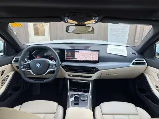 BMW Serie 3 2026 4x4 330i xDrive Sedan 4p.