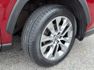 Toyota RAV4 2023 tracción en todas las ruedas XLE Premium SUV 4p