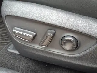 Toyota RAV4 2023 tracción en todas las ruedas XLE Premium SUV 4p