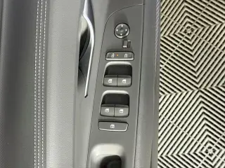 Hyundai ELANTRA 2024 SEL 4p Sedana