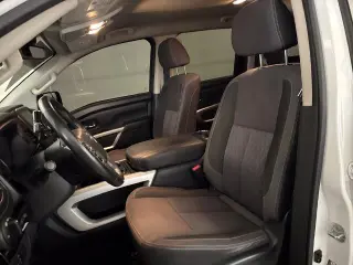 Nissan Titan 2023 4x2 SV 4dr Crew Cab 5.6 ft. SB