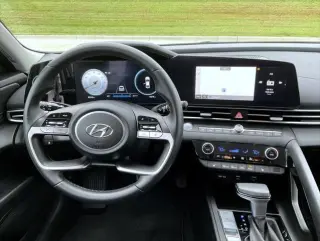 Hyundai ELANTRA 2023 SEL 4dr Sedana