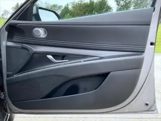 Hyundai ELANTRA 2023 SEL 4dr Sedana
