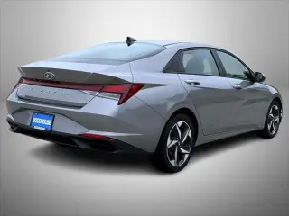 Hyundai ELANTRA 2023 SEL 4dr Sedana
