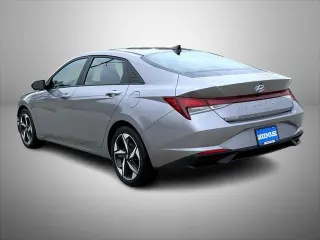 Hyundai ELANTRA 2023 SEL 4dr Sedana