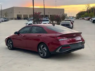 Hyundai ELANTRA 2025 SEL Sport 4dr Sedán