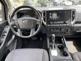 Nissan Frontier 2025 4x2 SV 4p Cabaína de Tripulante 5 pies de Caja Corta