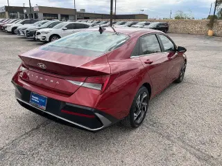 Hyundai ELANTRA 2024 SEL 4p Sedan