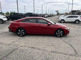 Hyundai ELANTRA 2024 SEL 4p Sedan