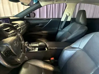 Lexus ES 300h 2020 4dr Sedan