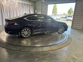 Lexus ES 300h 2020 4dr Sedan