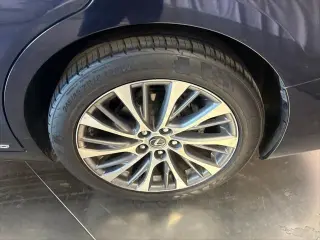 Lexus ES 300h 2020 4dr Sedan