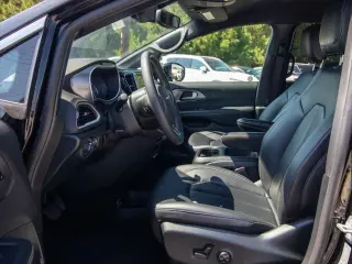 Chrysler Pacifica 2025 Select 4dr Mini-Van
