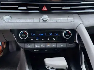 Hyundai ELANTRA 2025 SEL Conveniencia 4p Sedan