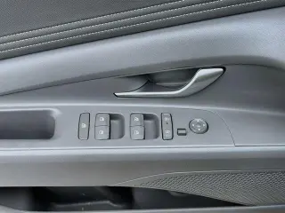 Hyundai ELANTRA 2025 SEL Conveniencia 4p Sedan