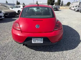 Volkswagen Escarabajo 2013 2.5L PZEV 2p Coupé 6V