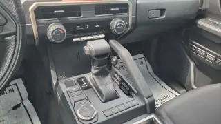 Toyota Tacoma 2024 4x2 SR5 4p Doble Cabina 5.0 ft SB