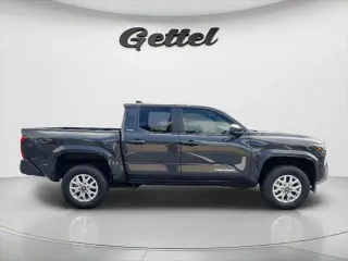 Toyota Tacoma 2024 4x2 SR5 4p Doble Cabina 5.0 ft SB