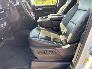 GMC Sierra 1500 2025 4x2 SLT 4p Puerta de Tripulación de 5.8 ft. SB