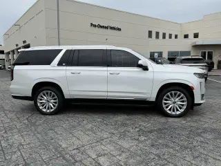 Cadillac Escalade ESV 2023 Luxury 4p SUV