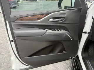 Cadillac Escalade ESV 2023 Luxury 4p SUV