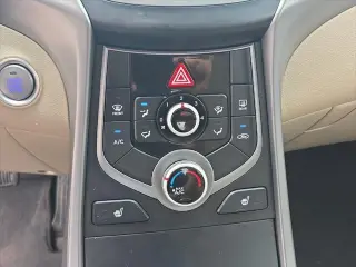 Hyundai ELANTRA 2016 Edición de Valor 4p Sedán 6A