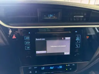Toyota Corolla 2017 SE 4p Sedan 6M