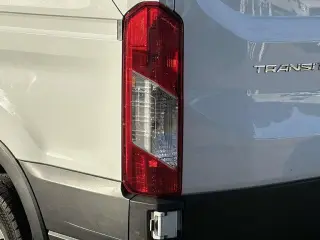 Ford Transit 2023 250 3dr SWB Techo Medio Caravana de Carga