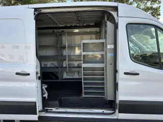 Ford Transit 2023 250 3dr SWB Techo Medio Caravana de Carga