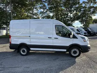 Ford Transit 2023 250 3dr SWB Techo Medio Caravana de Carga
