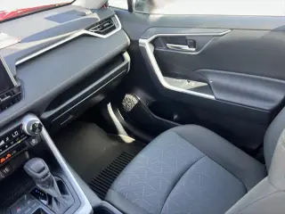Toyota RAV4 2025 XLE 4p SUV