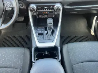 Toyota RAV4 2025 XLE 4p SUV