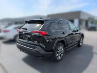 Toyota RAV4 2021 AWD XLE Premium 4p SUV