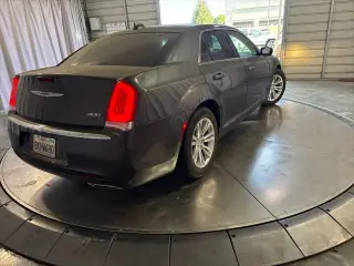 Chrysler 300 2019 Touring L 4dr Sedan